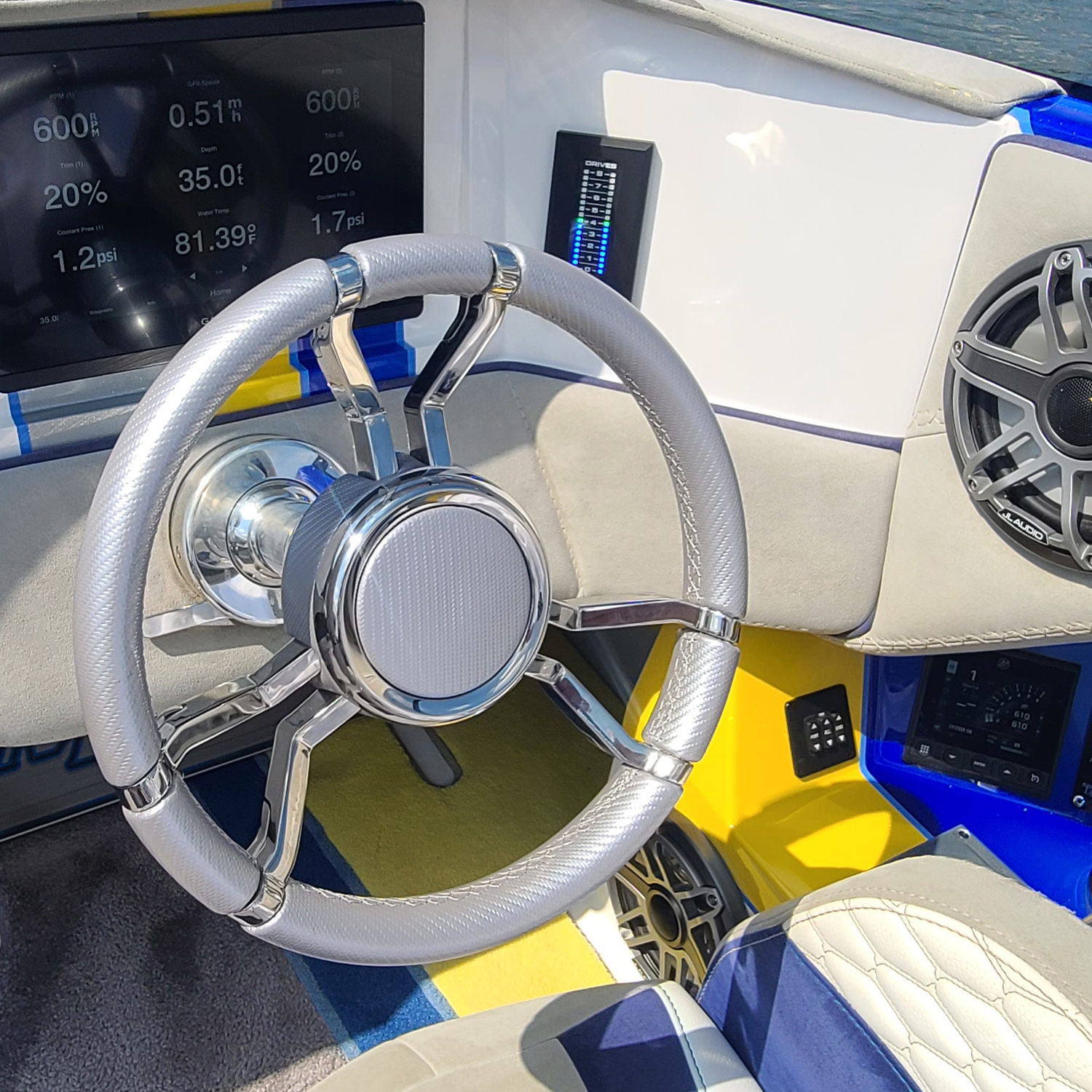 Silver carbon fiber covered Livorsi Apex wheel with polished stainless spokes – LSWL090500SXL09100 Product Image 4